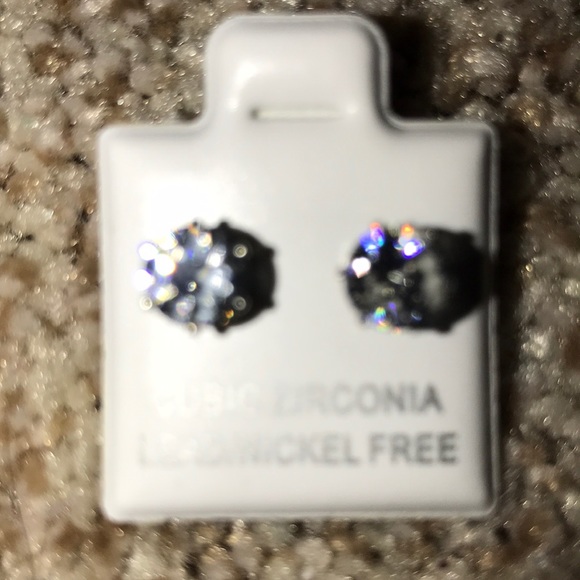 Cubic zirconia diamond earrings - Picture 6 of 8